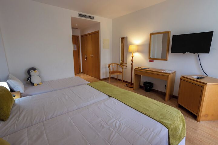 Room 17 of 34
