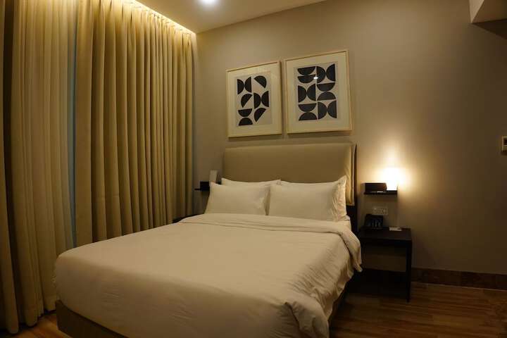 Room 32 of 89