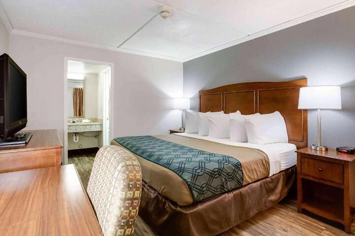 Double Accessible Queen Size Bed (1 of 3)