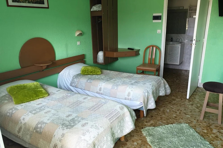 Room 4 of 20