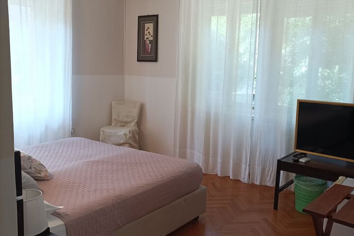 Room 5 of 31