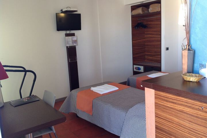 Room 13 of 35