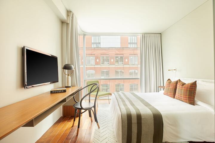 Room 16 of 36