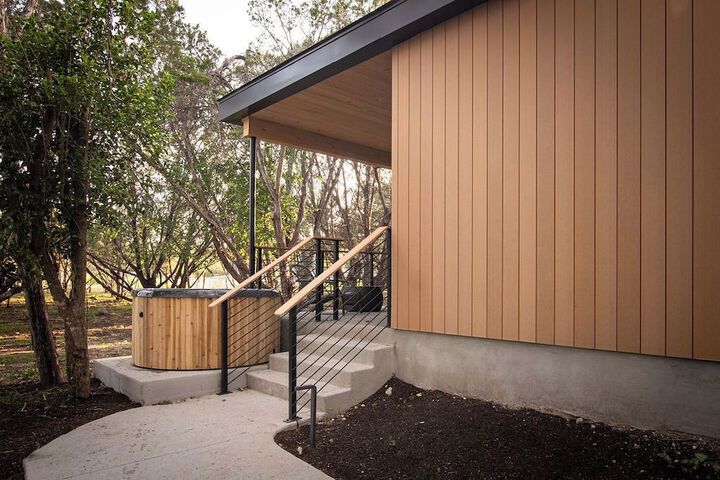 Hotel Exterior 298 of 303