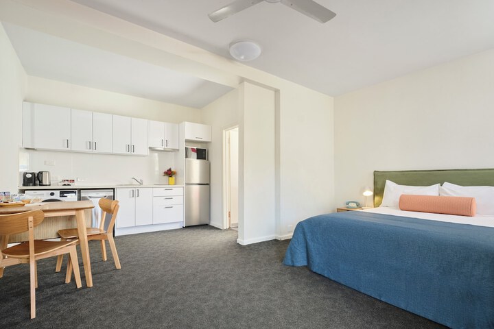 Room 16 of 27