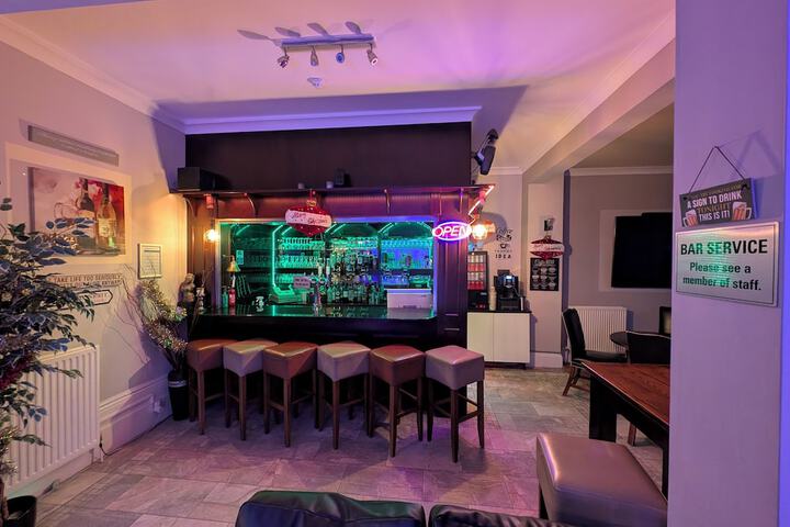 Lounge 13 of 14