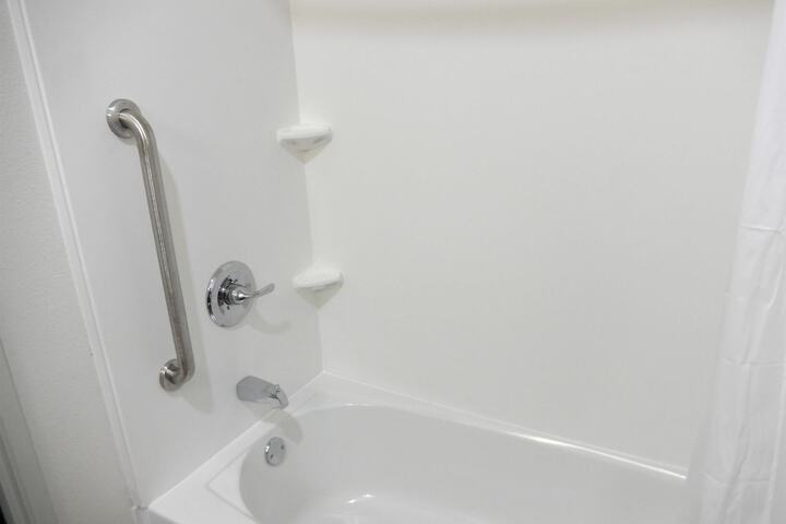 1 Queen Bed Refrigerator (15 of 23)
