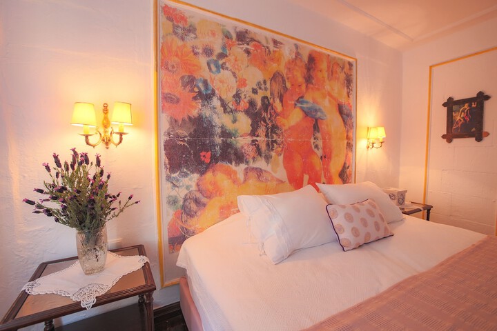 Room 11 of 32
