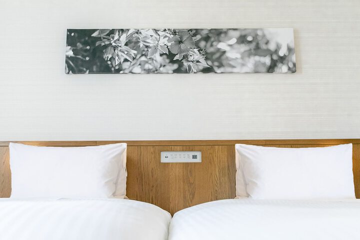 Room 18 of 104