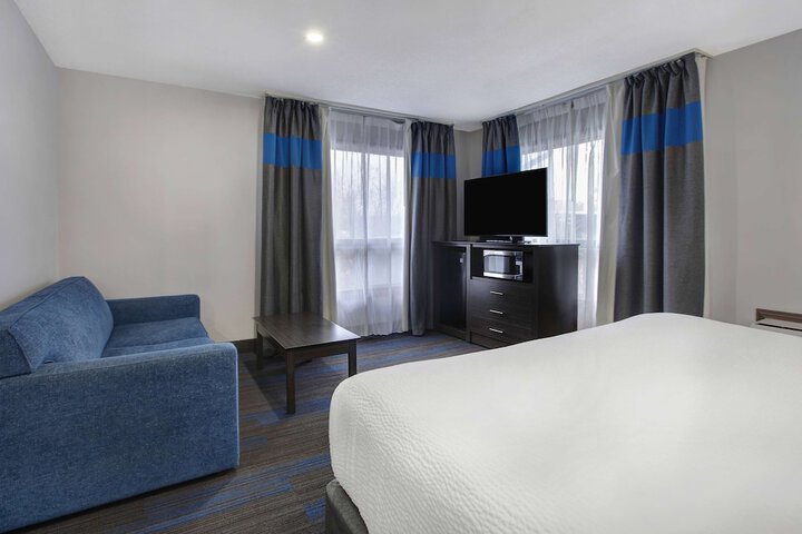 Room 13 of 38