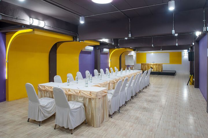 Ballroom/Hall 13 of 21