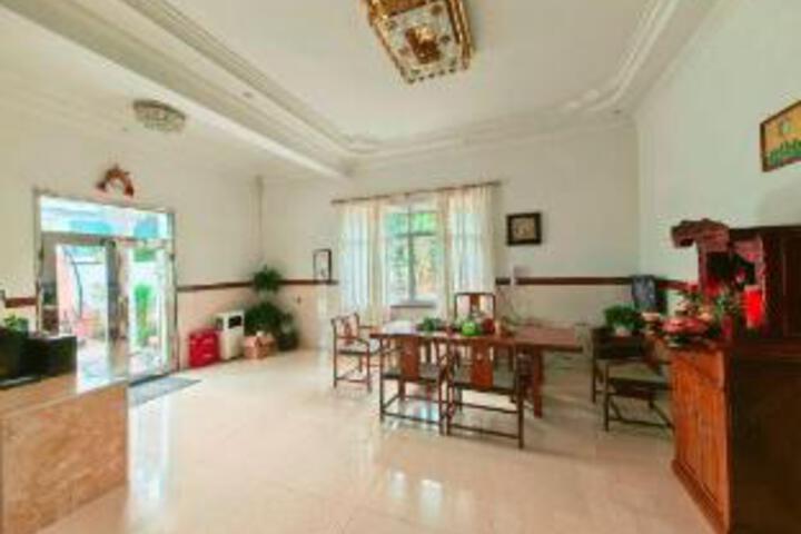 Longhai Yuelai Inn