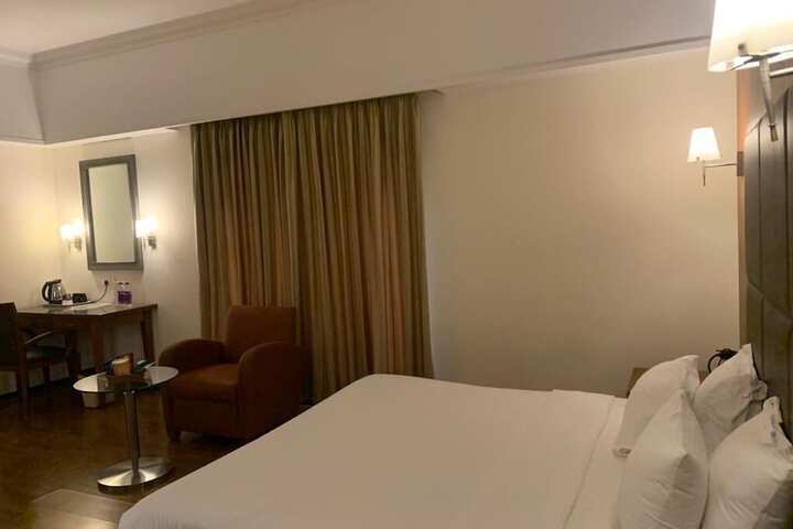 Room 5 of 18