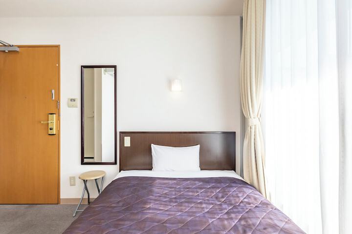 Room 25 of 77