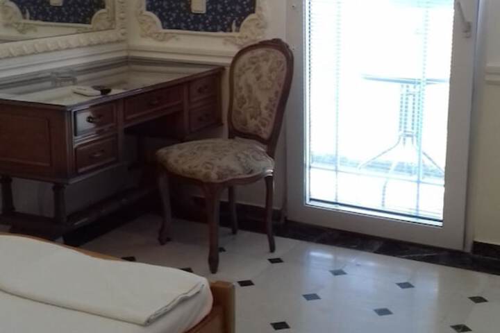 Room 20 of 37