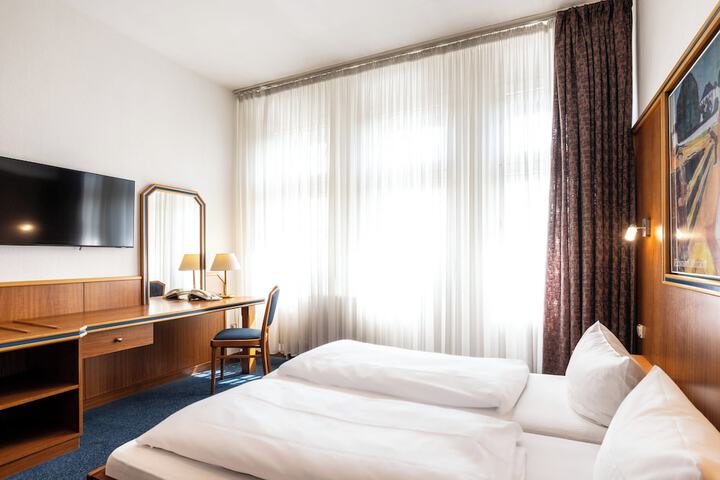 Room 22 of 103