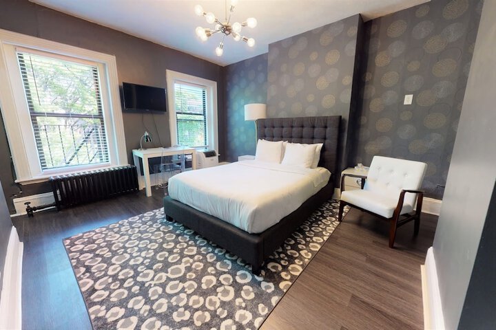 Room 7 of 14
