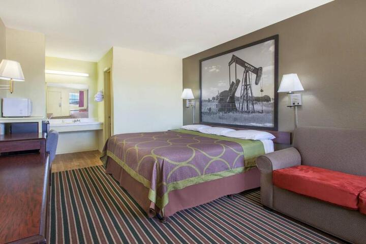 1 King Bed