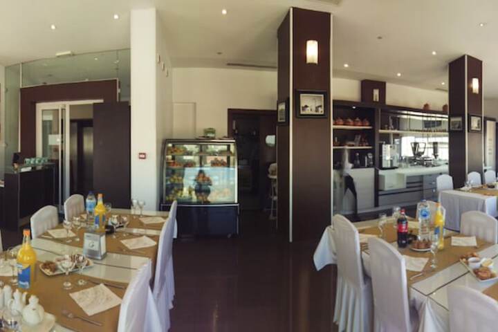 Dining 42 of 57