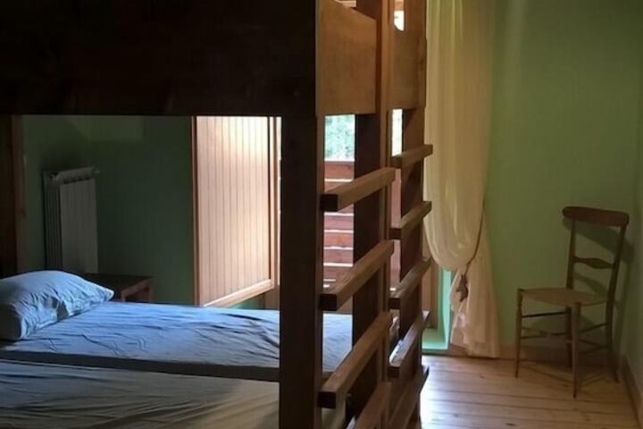 Room 27 of 38