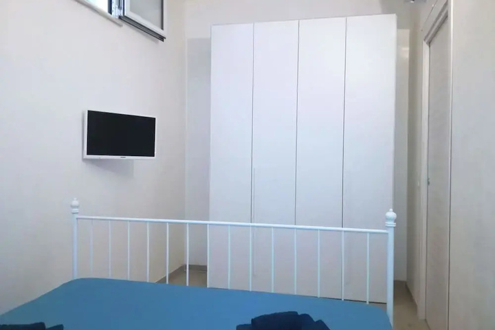 Room 4 of 15