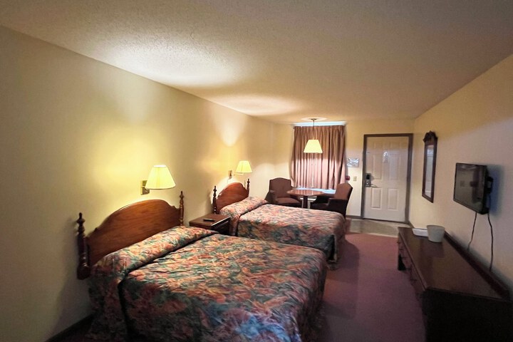 2 Double Beds (1 of 7)