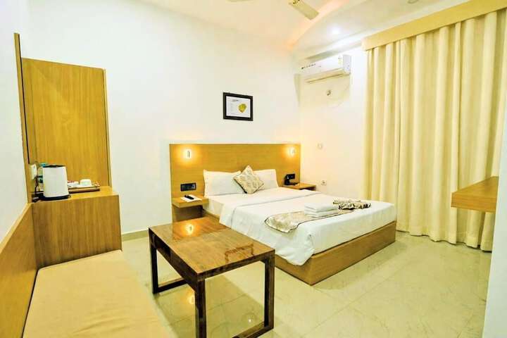 Room 9 of 20
