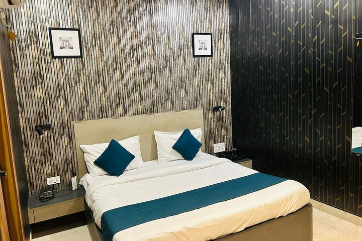 Room 3 of 9
