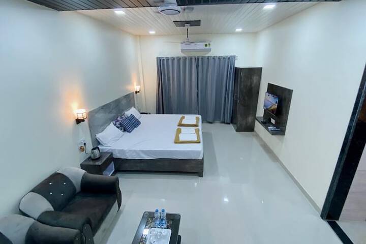 Room 2 of 9