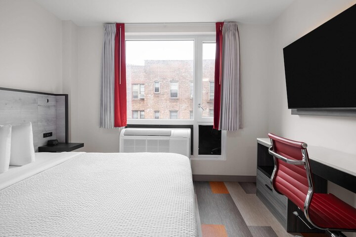 Room 9 of 30