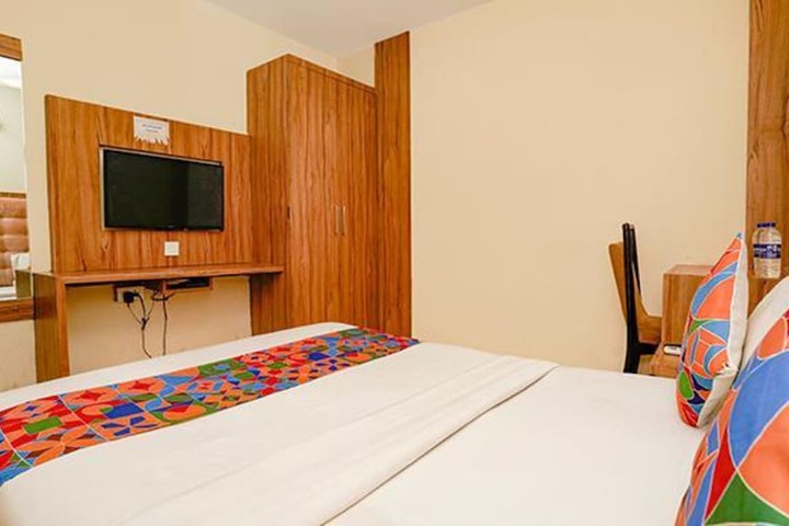 Room 10 of 27