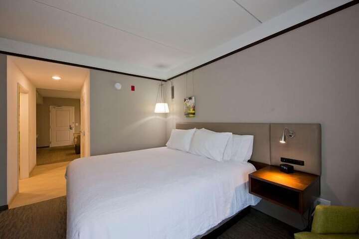 1 King Bed (28 of 32)