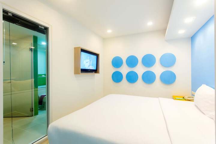Room 33 of 90
