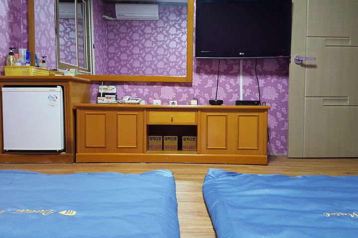 Room 5 of 24