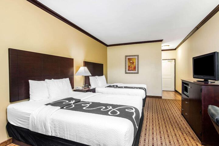 1 King Bed Deluxe (9 of 9)