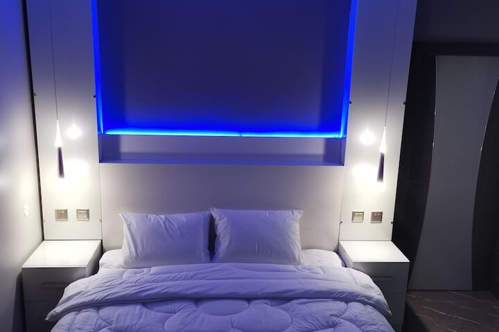 Room 6 of 14