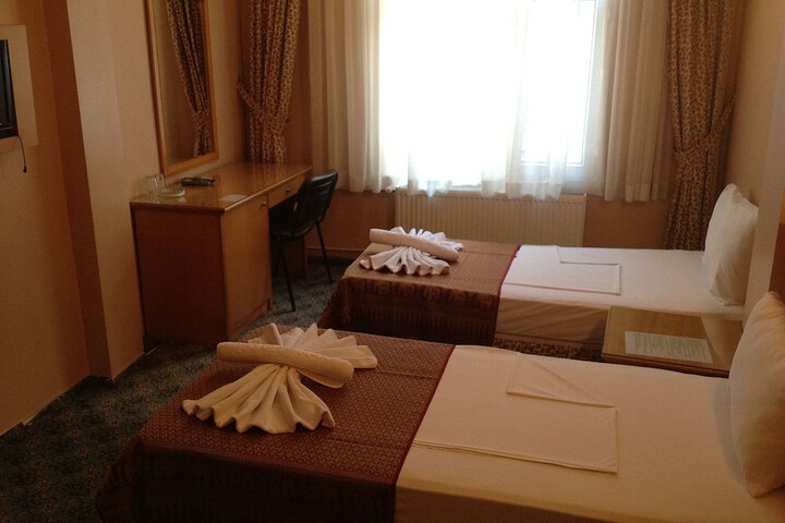 Room 13 of 22