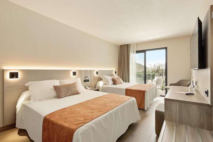 Room 42 of 162