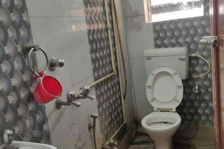 Room 10 of 11