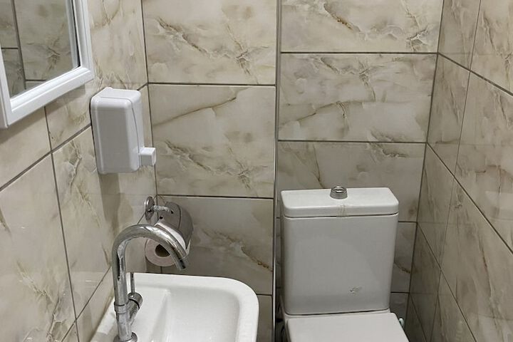 Room 7 of 9