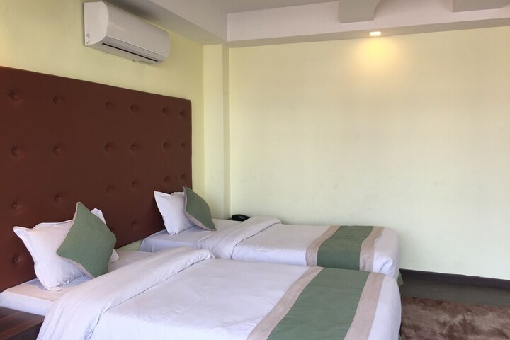 Room 25 of 74