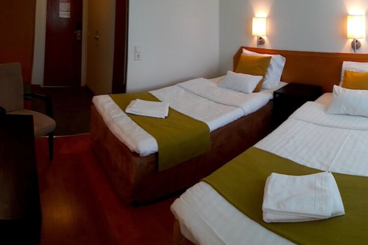 Room 13 of 22