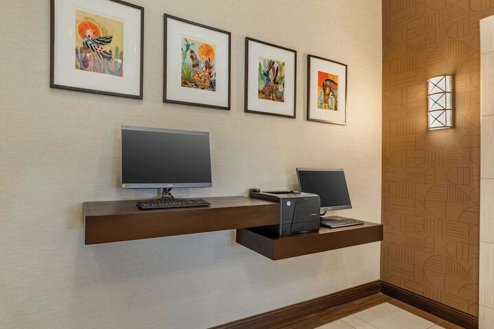 Business Center 71 of 72
