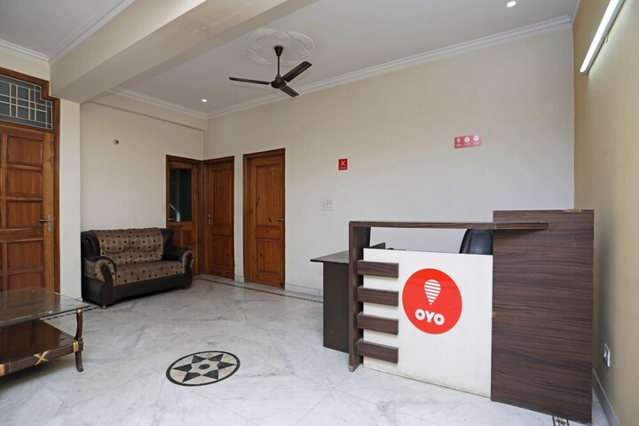 OYO 12502 CITY HOTEL