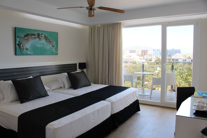 Room 3 of 135
