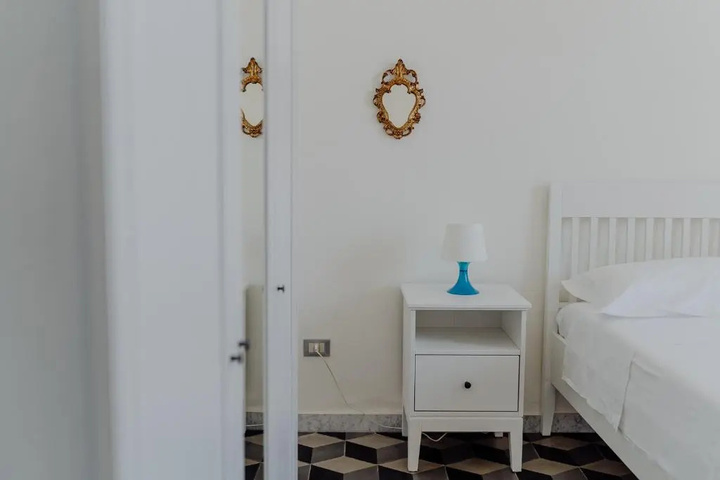 Room 4 of 14