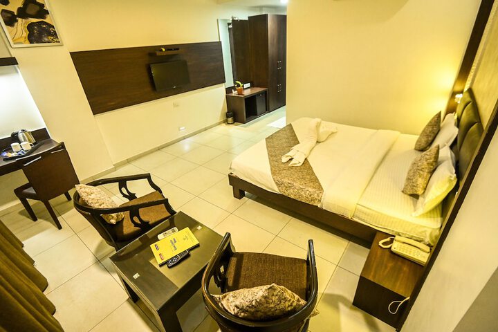 Room 9 of 36