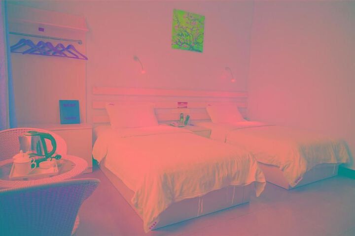 Room 16 of 28