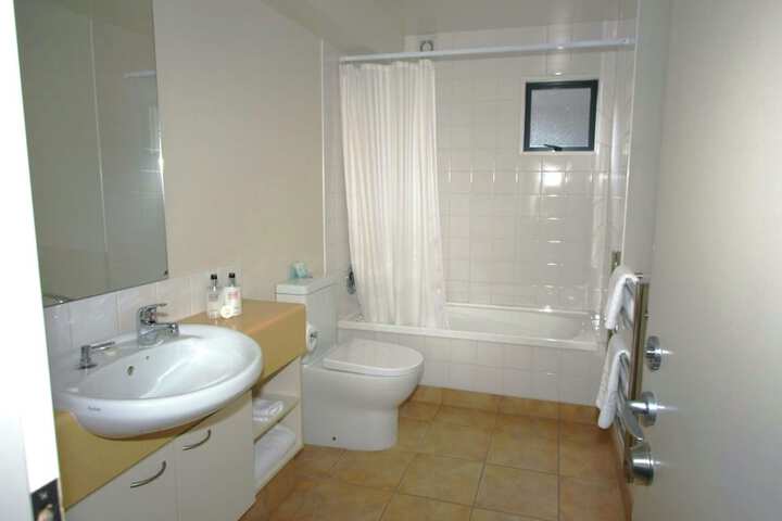 Room 32 of 59