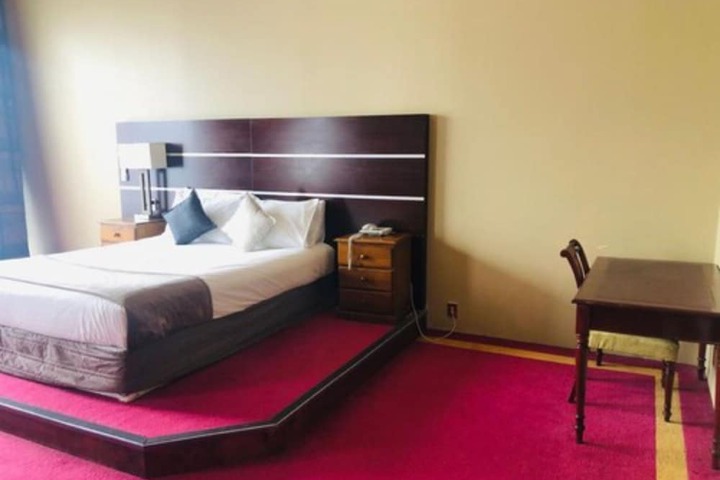 Room 21 of 34